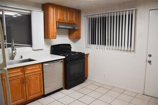 125 S Cypress St in Orange, CA - Building Photo