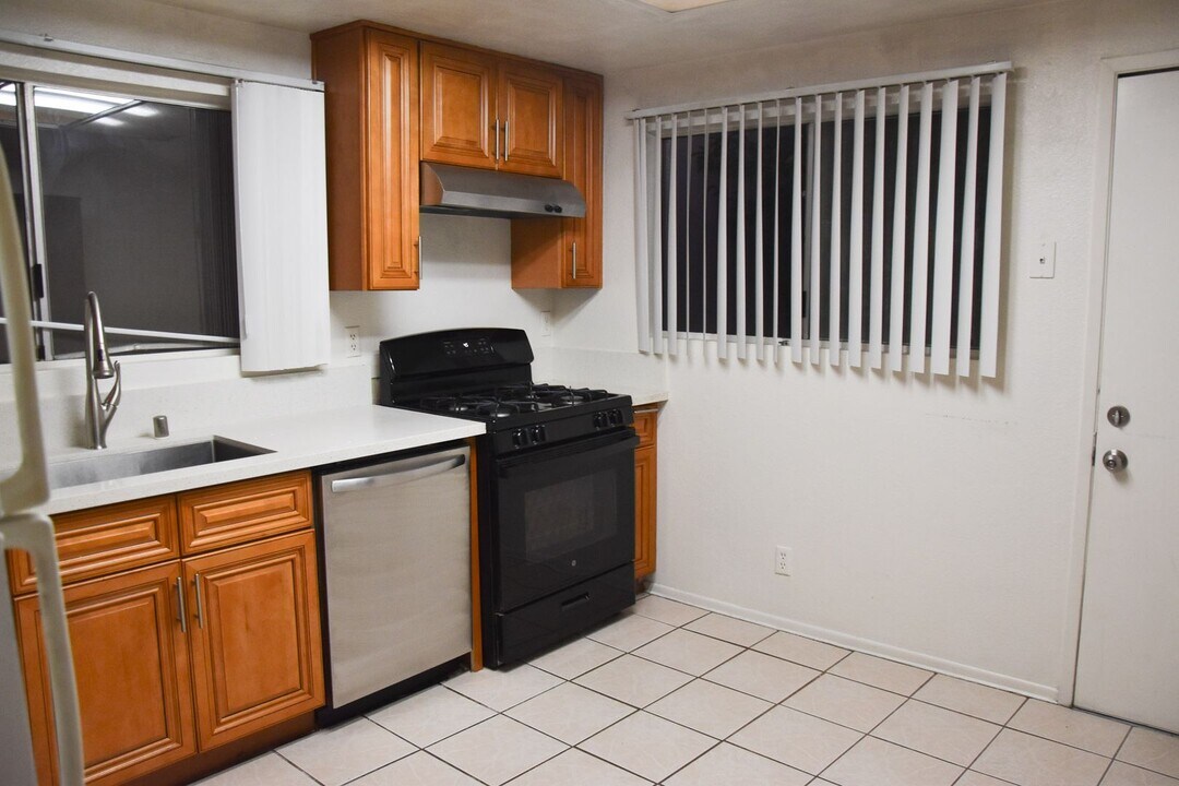 125 S Cypress St in Orange, CA - Building Photo