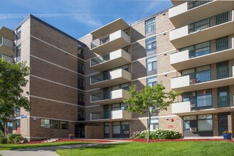 Park Plaza in Minneapolis, MN - Foto de edificio - Building Photo