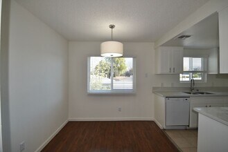 12338 Oxnard St, Unit 102 in Los Angeles, CA - Building Photo - Building Photo