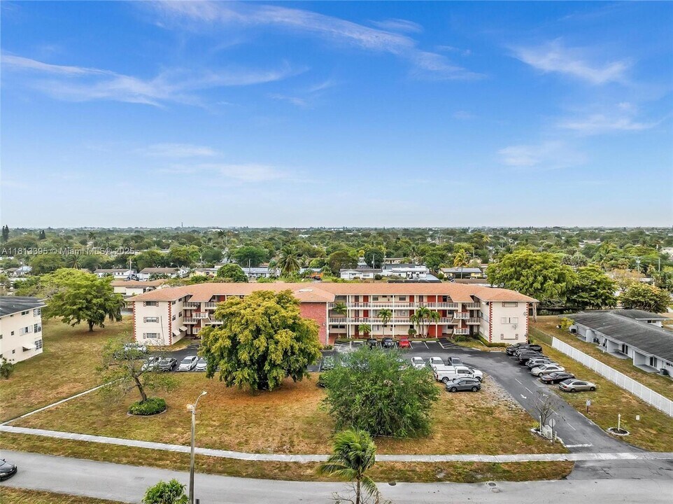 4731 NW 10th Ct in Plantation, FL - Building Photo