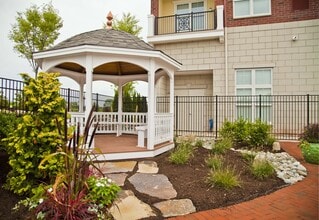 The Flats at Lansdale in Lansdale, PA - Foto de edificio - Building Photo