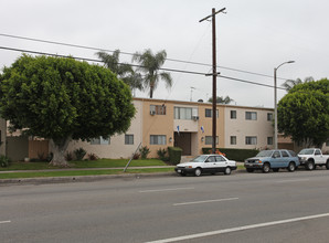 Mission Apartments in Mission Hills, CA - Building Photo - Building Photo