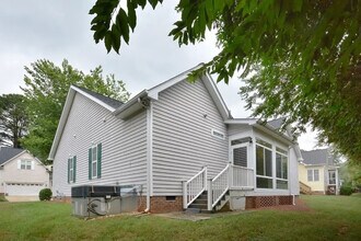 Room in House on Latta Cir in Durham, NC - Foto de edificio - Building Photo