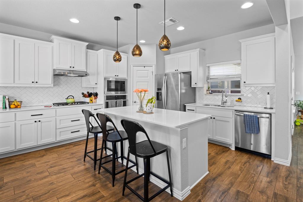 8809 Sikes Way in Austin, TX - Foto de edificio