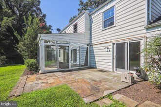 8709 Sleepy Hollow Ln in Potomac, MD - Building Photo - Building Photo