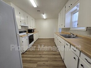2250 Austin Rd in Roseburg, OR - Building Photo - Building Photo