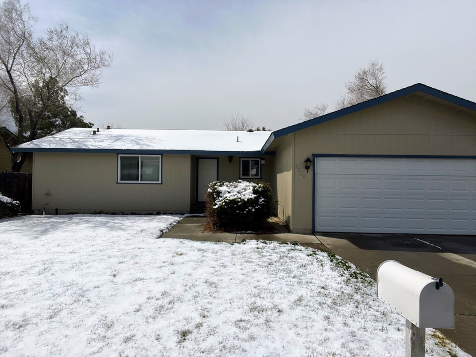 3328 Plymouth Dr in Carson City, NV - Building Photo