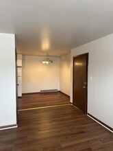 1025 N Farnsworth Ave in Aurora, IL - Building Photo - Building Photo