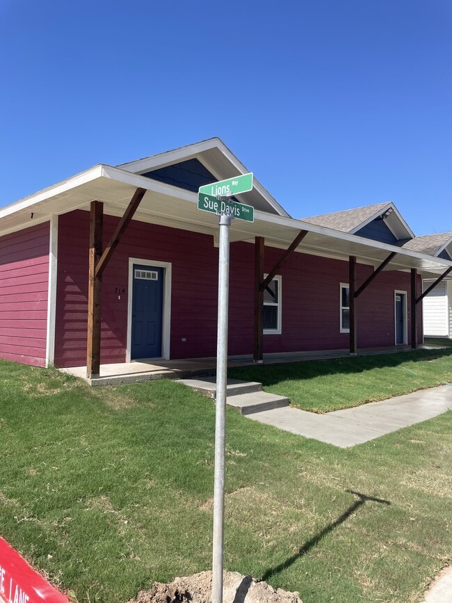 property at 2101 Lions Ln