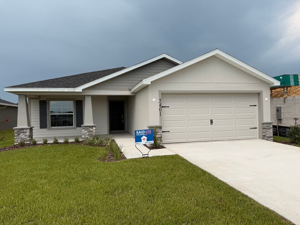 5401 SE 129th Ln in Belleview, FL - Building Photo