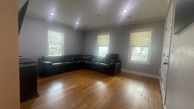 87 W Selden St in Boston, MA - Foto de edificio - Building Photo