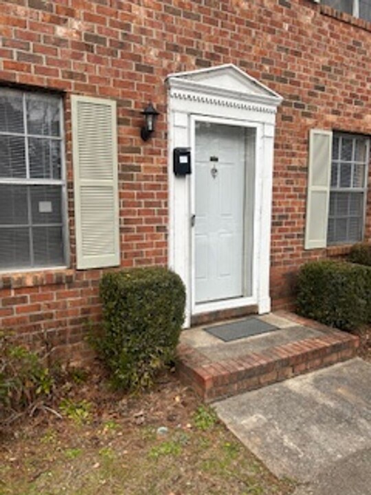 1909 Ashford Ln in Columbia, SC - Building Photo