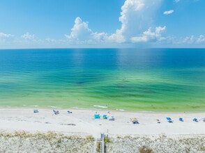 1100 Fort Pickens Rd in Gulf Breeze, FL - Foto de edificio - Building Photo