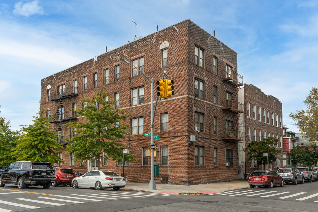 1247 Avenue V in Brooklyn, NY - Building Photo