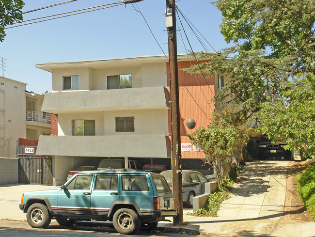 1433 N Martel Ave in Los Angeles, CA - Foto de edificio - Building Photo