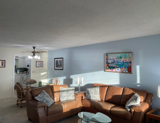 4575 Cove Cir in St. Petersburg, FL - Building Photo - Building Photo