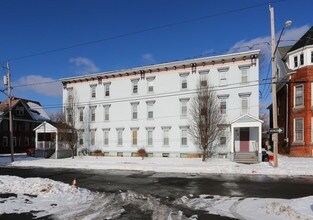 Willow Commons in Utica, NY - Foto de edificio - Building Photo