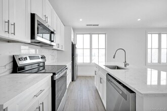 291 Main St in Eastchester, NY - Building Photo - Building Photo