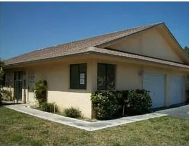 6558 Harbour Rd in North Lauderdale, FL - Building Photo - Building Photo