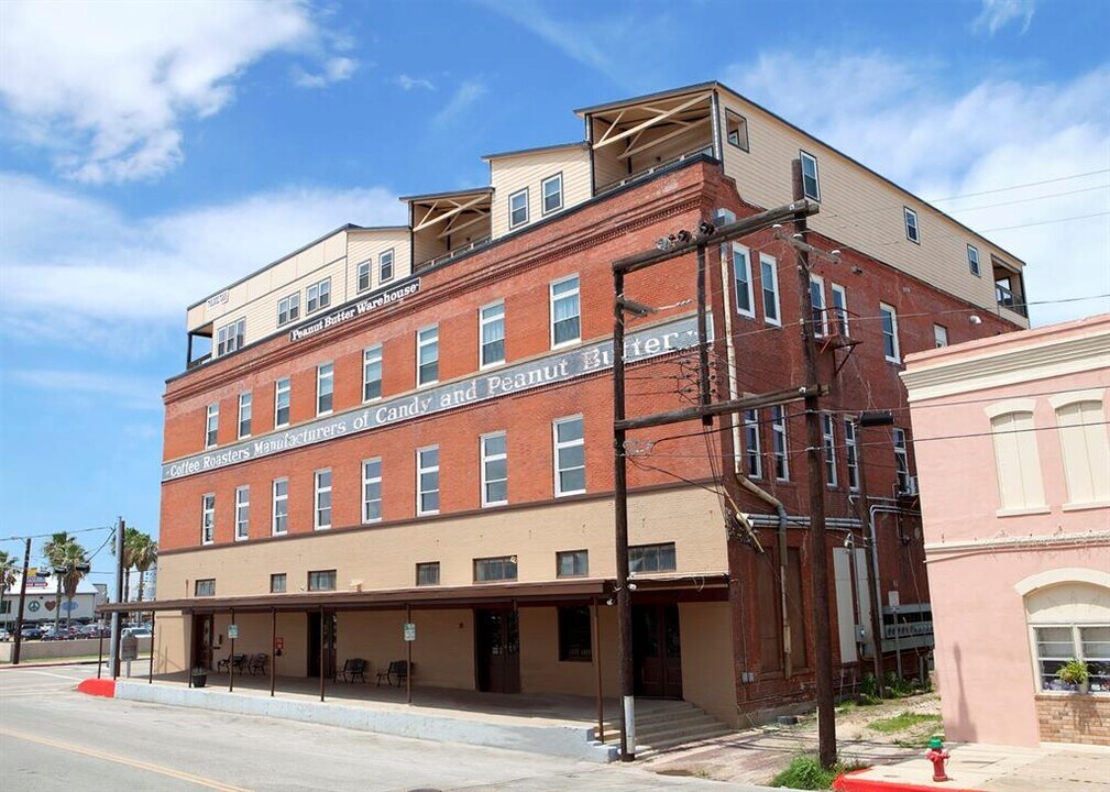 100 20th St in Galveston, TX - Building Photo