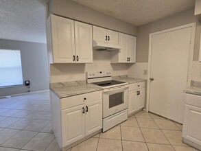 7389 Canterbury St in Spring Hill, FL - Building Photo - Building Photo
