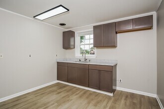 7704 Logan Dr SW in Huntsville, AL - Building Photo - Building Photo