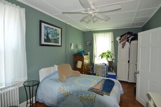 19 Dixon St, Unit 2 in Newport, RI - Building Photo - Building Photo