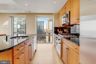 1111 19th St N, Unit 2007 in Arlington, VA - Foto de edificio - Building Photo