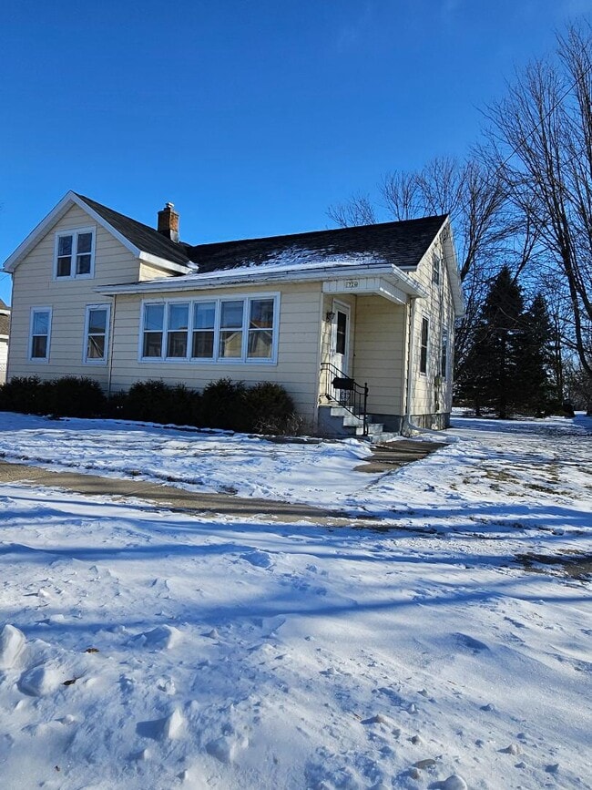1726 Iowa St in Oshkosh, WI - Building Photo - Building Photo