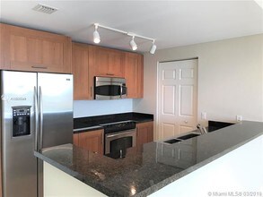 1300 Ponce De Leon Blvd-Unit -806 in Coral Gables, FL - Building Photo - Building Photo