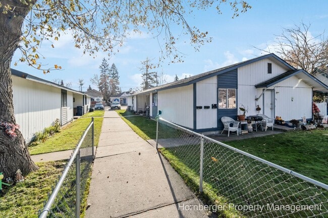 property at 1616-1624 E Desmet Ave