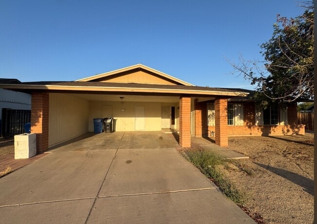 12611 N 42nd Ave in Phoenix, AZ - Foto de edificio - Building Photo