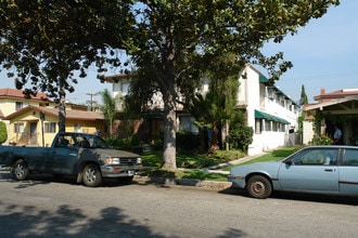 915 Orange Grove Ave in Glendale, CA - Foto de edificio - Building Photo