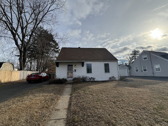 36 Bedford Ave in East Hartford, CT - Building Photo - Building Photo