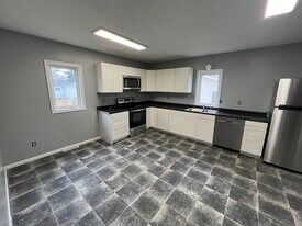 102 1st Ave SE, Unit 1 in Dilworth, MN - Building Photo