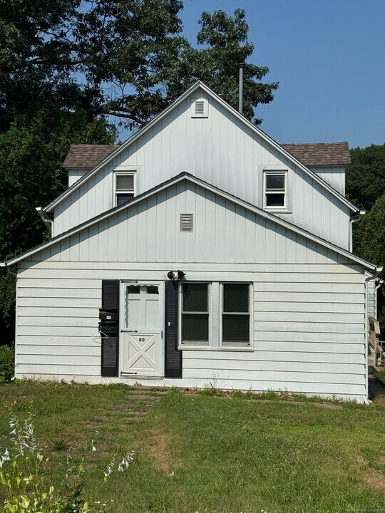 80 Homestead St in Manchester, CT - Building Photo