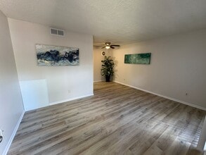 Stone Edge Apartments in Wichita, KS - Building Photo - Building Photo