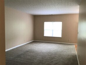 8060 Chesterhill Way in Indianapolis, IN - Building Photo - Building Photo