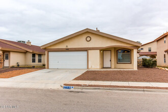 5333 Manuel Puentes Ct in El Paso, TX - Building Photo - Building Photo