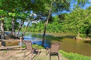 1028 Riverbend Club Dr SE in Atlanta, GA - Building Photo