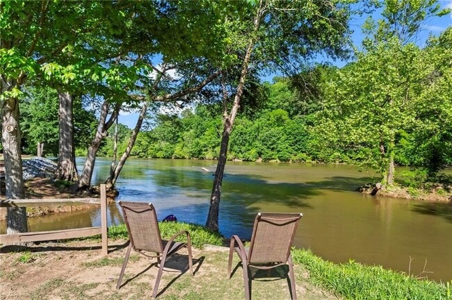 property at 1028 Riverbend Club Dr SE