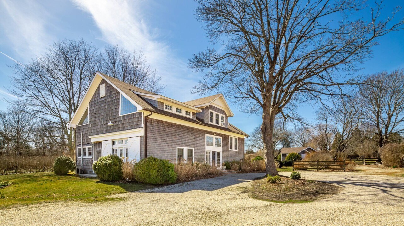 426 Ocean Rd in Bridgehampton, NY - Building Photo