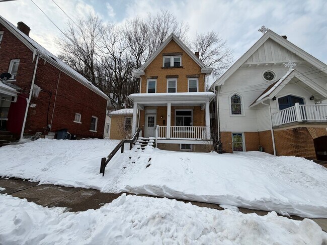 526 Westinghouse Ave in Wilmerding, PA - Building Photo - Building Photo