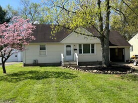 695 Afton Ave in Youngstown, OH - Building Photo
