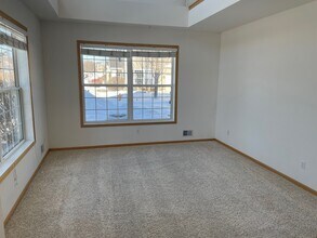 13925 52nd Ave N in Plymouth, MN - Foto de edificio - Building Photo