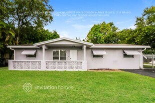6460 Grant Ct in Hollywood, FL - Building Photo