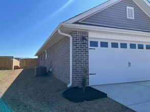 209 Gwinnett Dr in Madison, AL - Foto de edificio - Building Photo
