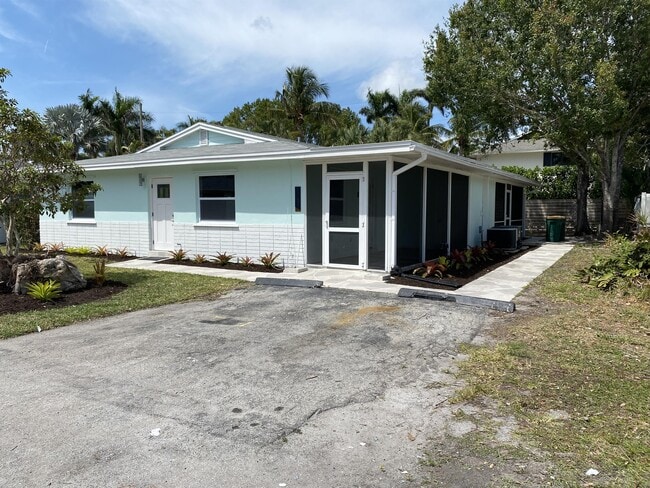 1751 Smugglers Cove in Naples, FL - Building Photo - Building Photo