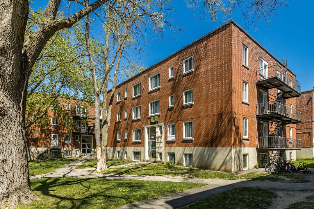 Norgate Apartments in St. Laurent, QC - Building Photo